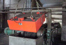 懸掛式永磁除鐵器使用現(xiàn)場